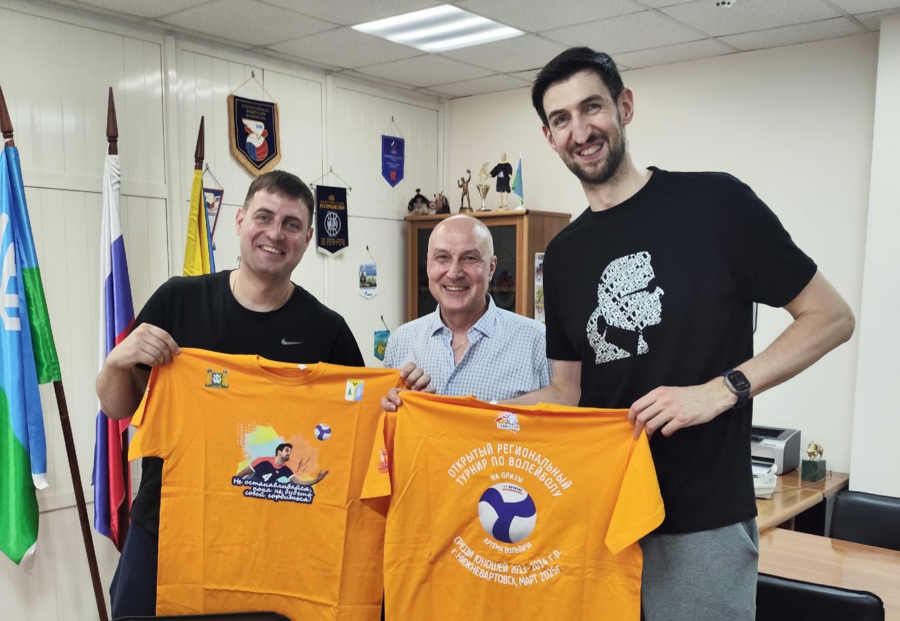 с футболками